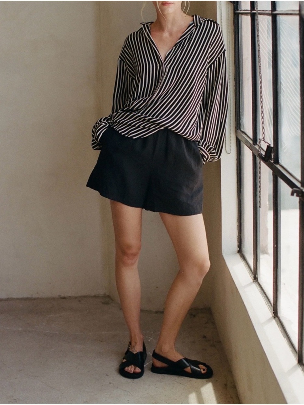 a.ren linen pull on shorts black